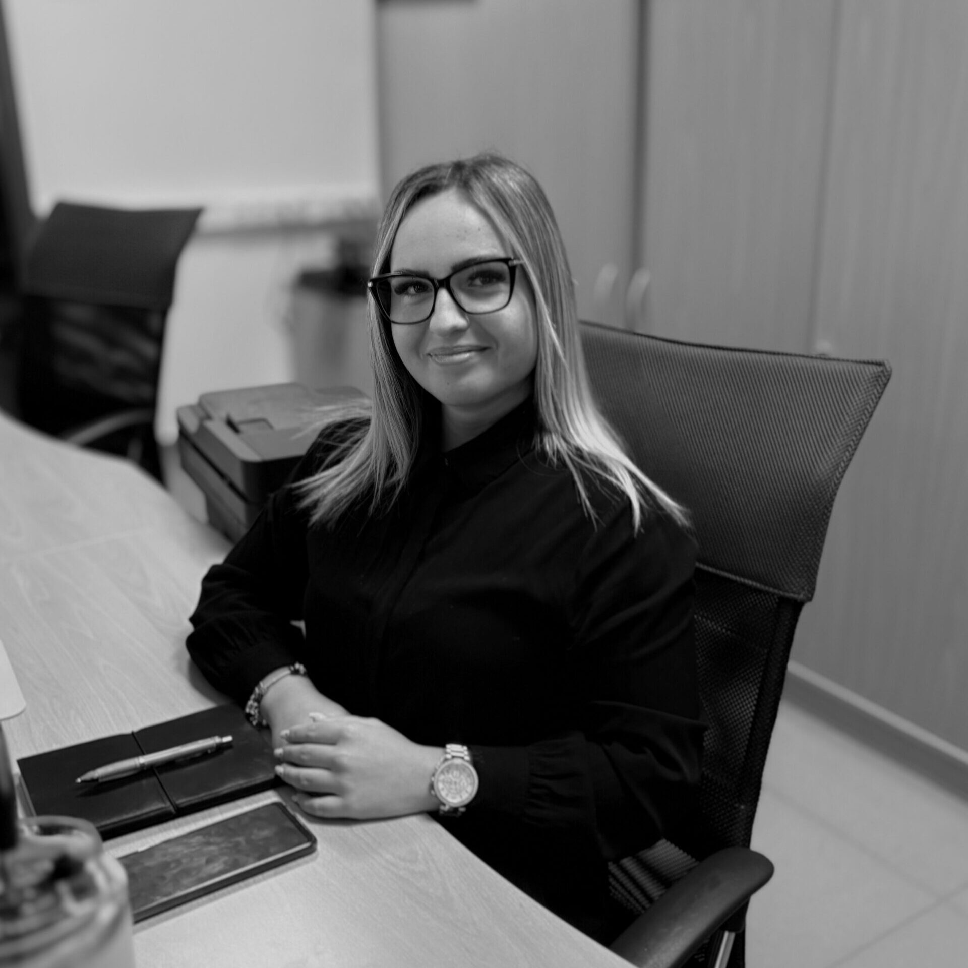 Horváth Jázmin  ügyfél kapcsolattartás